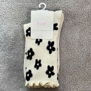 NWT Cream Flower Crew Socks